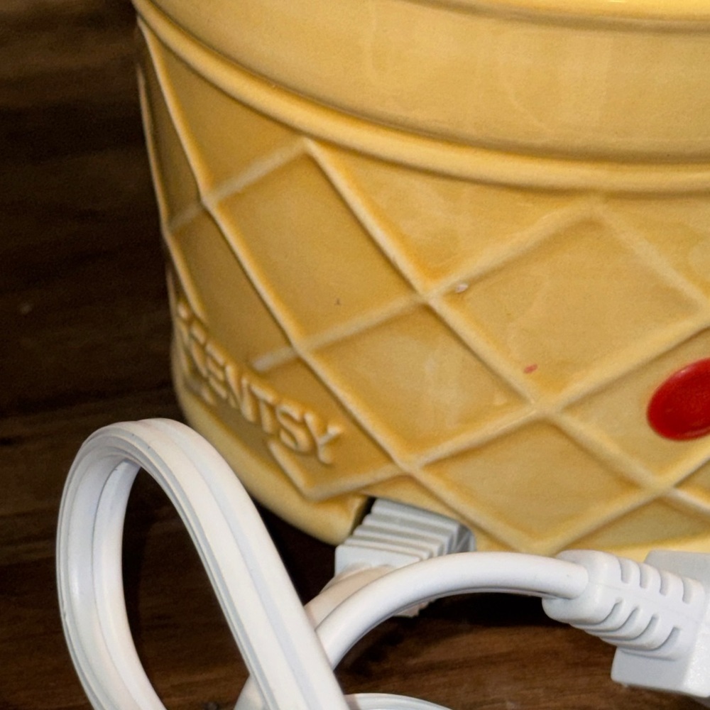 SALE Scentsy Home ICE CREAM CONE Element Fragrance Wax Melt Warmer confetti colo - Picture 6 of 10